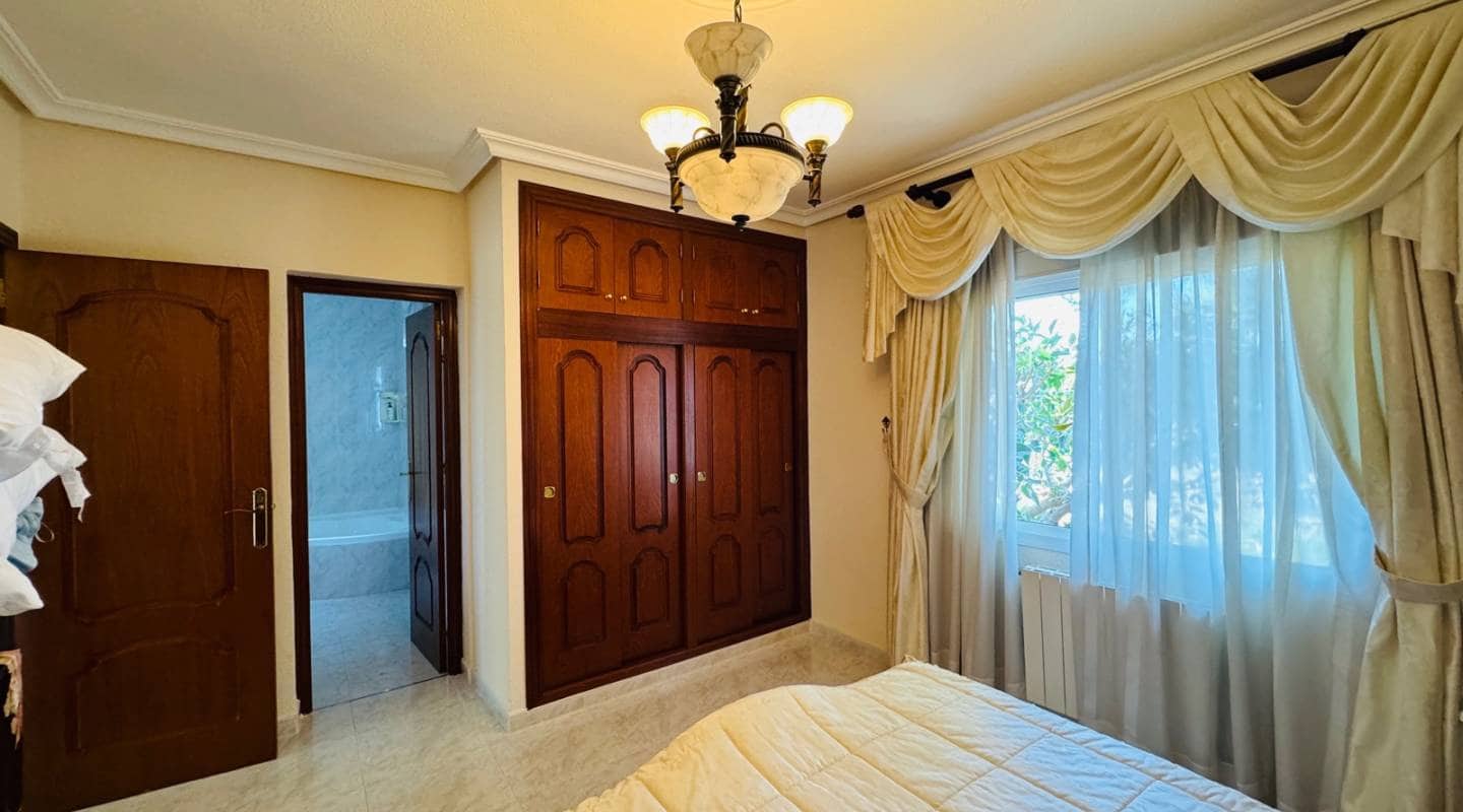 5 soveværelse Villa til salg i Dona Pepa med swimmingpool - € 649.000 (Ref: 9314288)