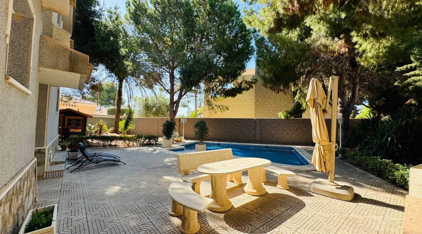 5 soveværelse Villa til salg i Dona Pepa med swimmingpool - € 649.000 (Ref: 9314288)