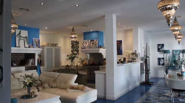 10 bedroom Villa for sale in San Isidro with pool garage - € 799,000 (Ref: 9345669)