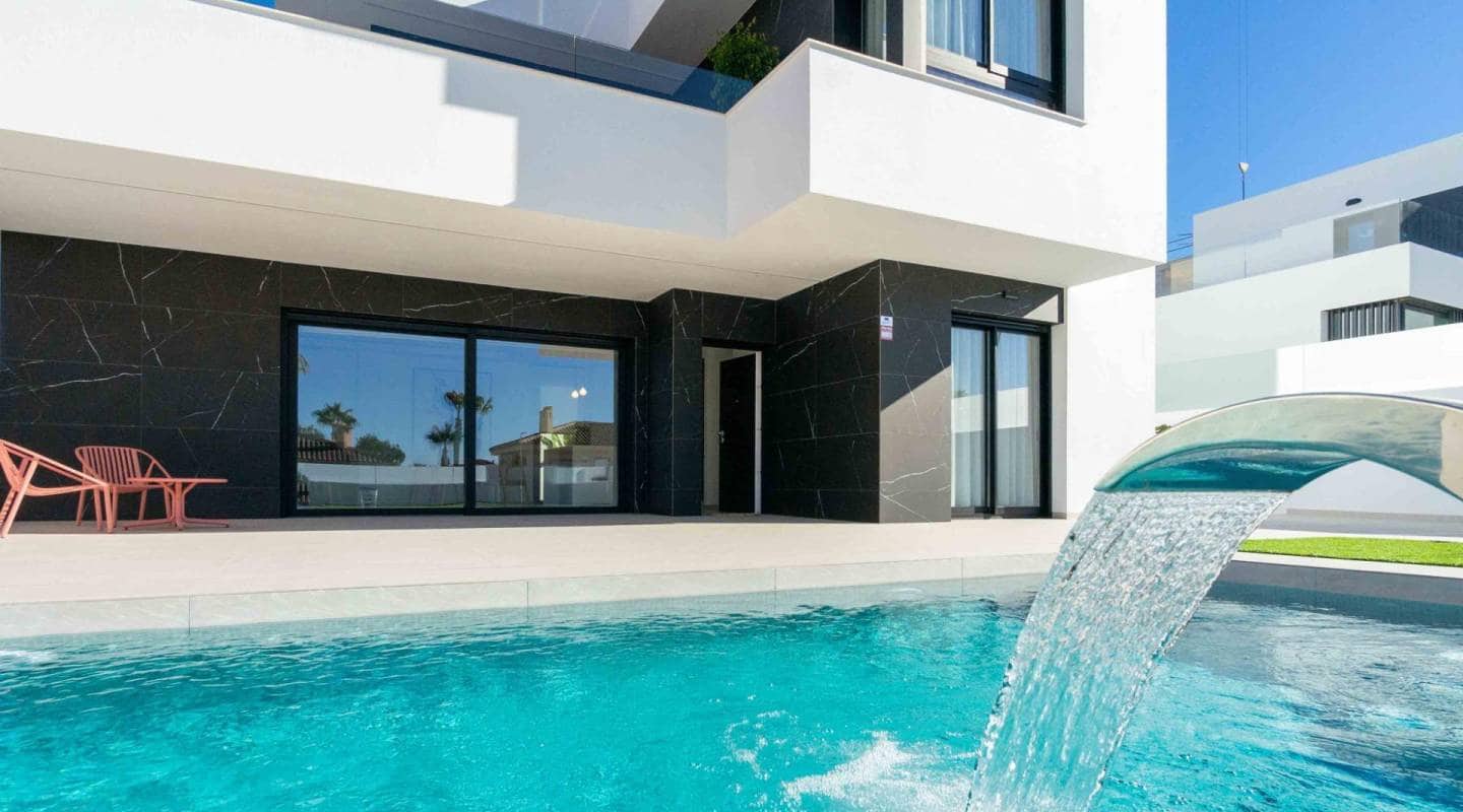 Chalet de 3 habitaciones en Rojales en venta con piscina - 549.000 € (Ref: 9453518)