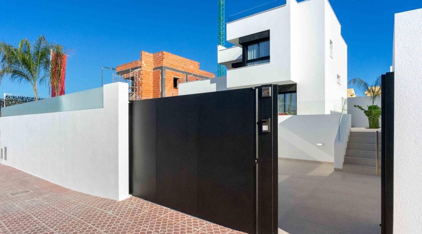 Chalet de 3 habitaciones en Rojales en venta con piscina - 549.000 € (Ref: 9453518)