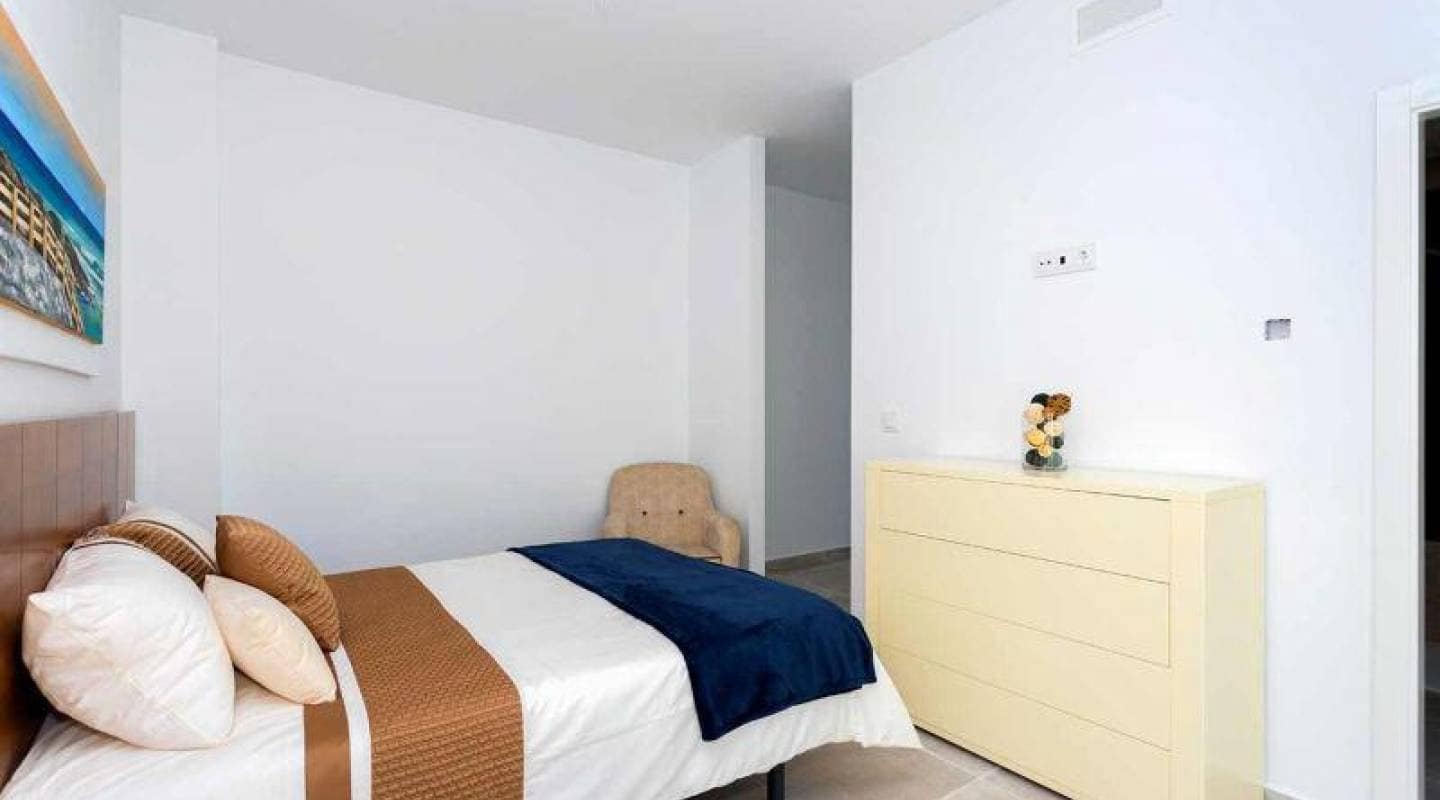 Chalet de 3 habitaciones en Daya Nueva en venta con piscina - 420.000 € (Ref: 9462772)