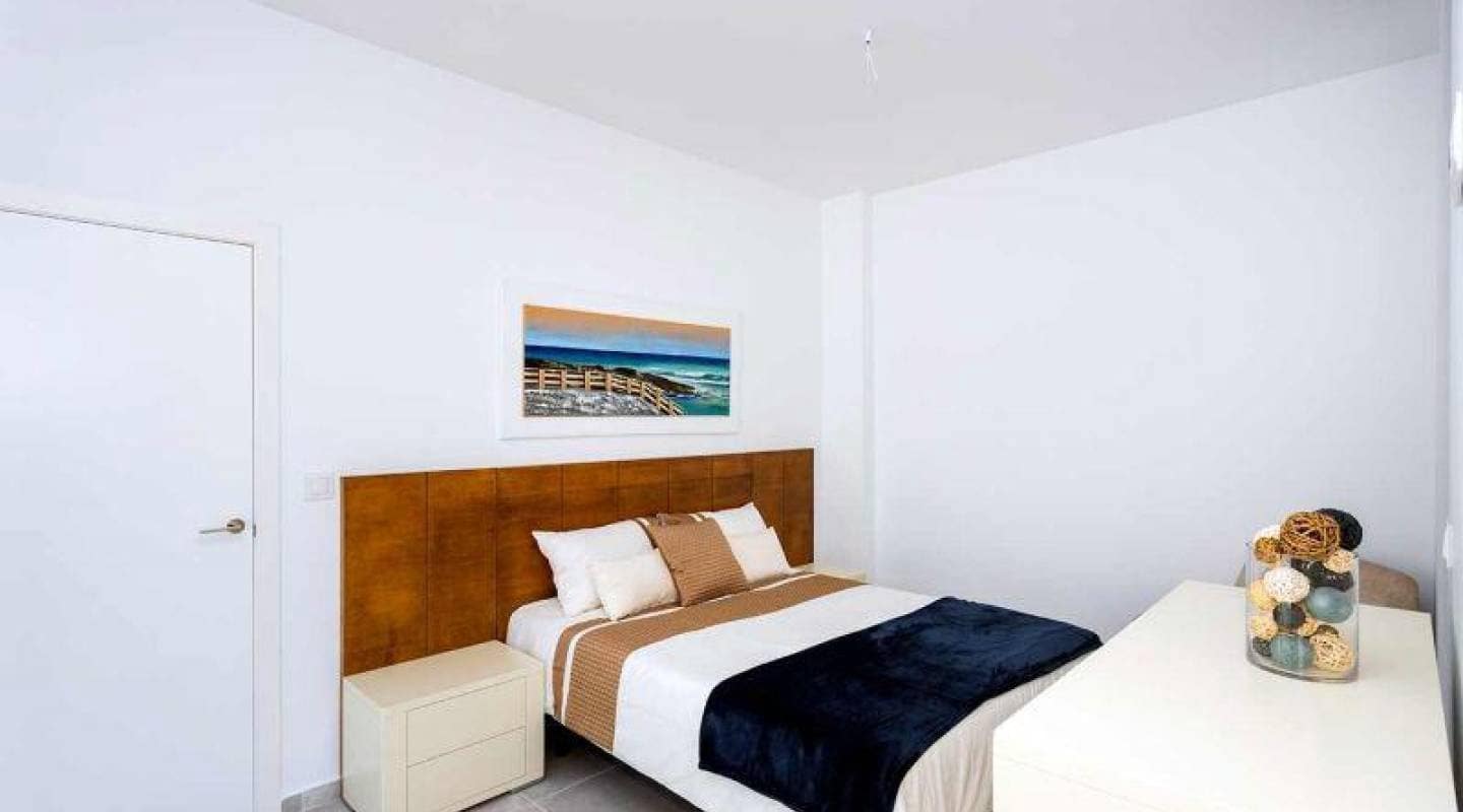 Chalet de 3 habitaciones en Daya Nueva en venta con piscina - 420.000 € (Ref: 9462772)