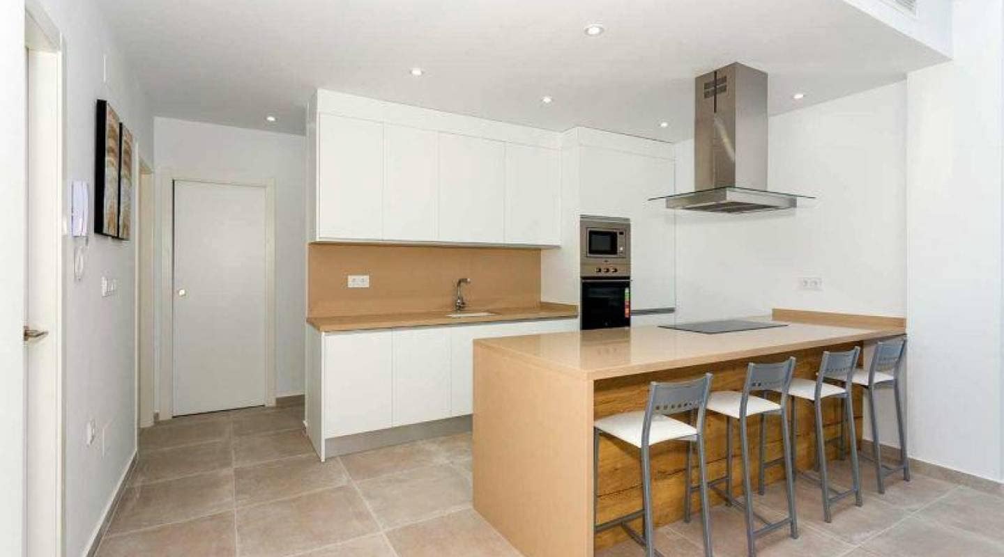 Chalet de 3 habitaciones en Daya Nueva en venta con piscina - 420.000 € (Ref: 9462772)