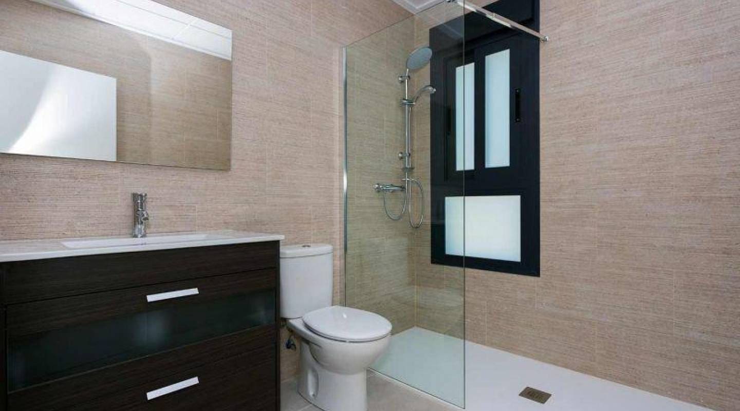 Chalet de 3 habitaciones en Daya Nueva en venta con piscina - 420.000 € (Ref: 9462772)