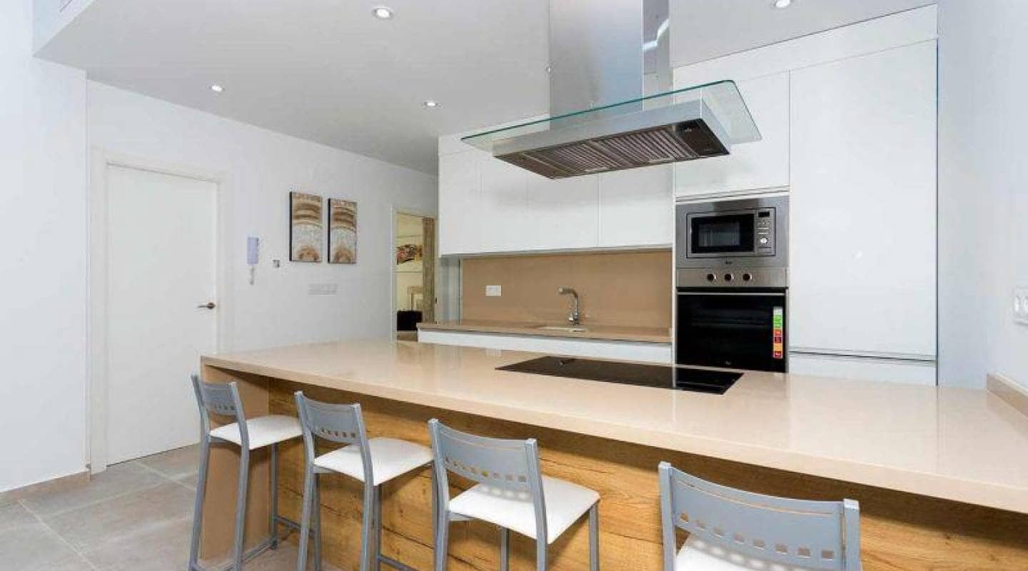 Chalet de 3 habitaciones en Daya Nueva en venta con piscina - 420.000 € (Ref: 9462772)