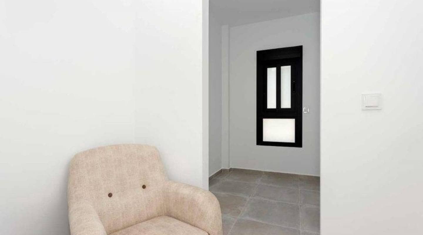 Chalet de 3 habitaciones en Daya Nueva en venta con piscina - 349.000 € (Ref: 9462776)