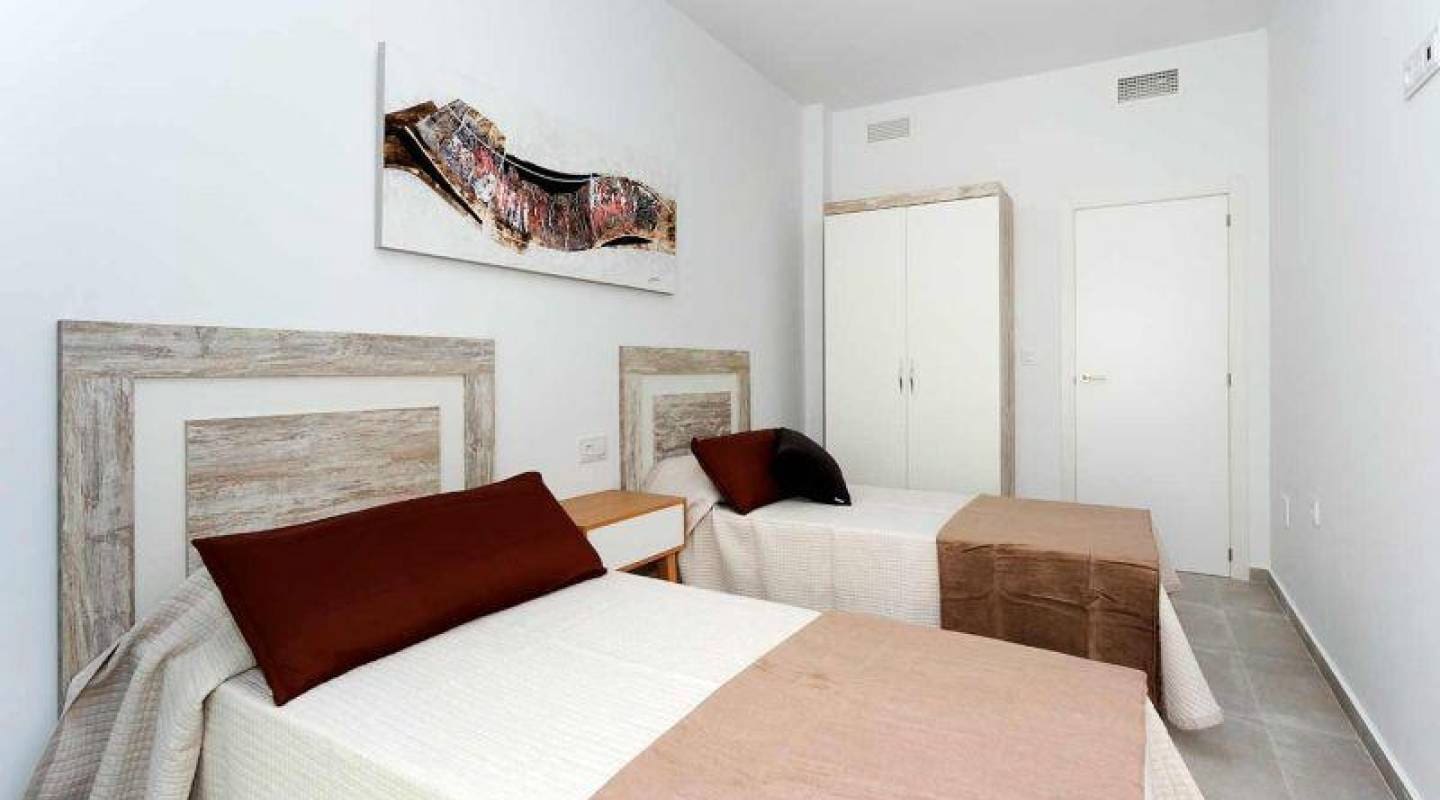 Chalet de 3 habitaciones en Daya Nueva en venta con piscina - 349.000 € (Ref: 9462776)