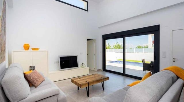 Chalet de 3 habitaciones en Daya Nueva en venta con piscina - 349.000 € (Ref: 9462776)