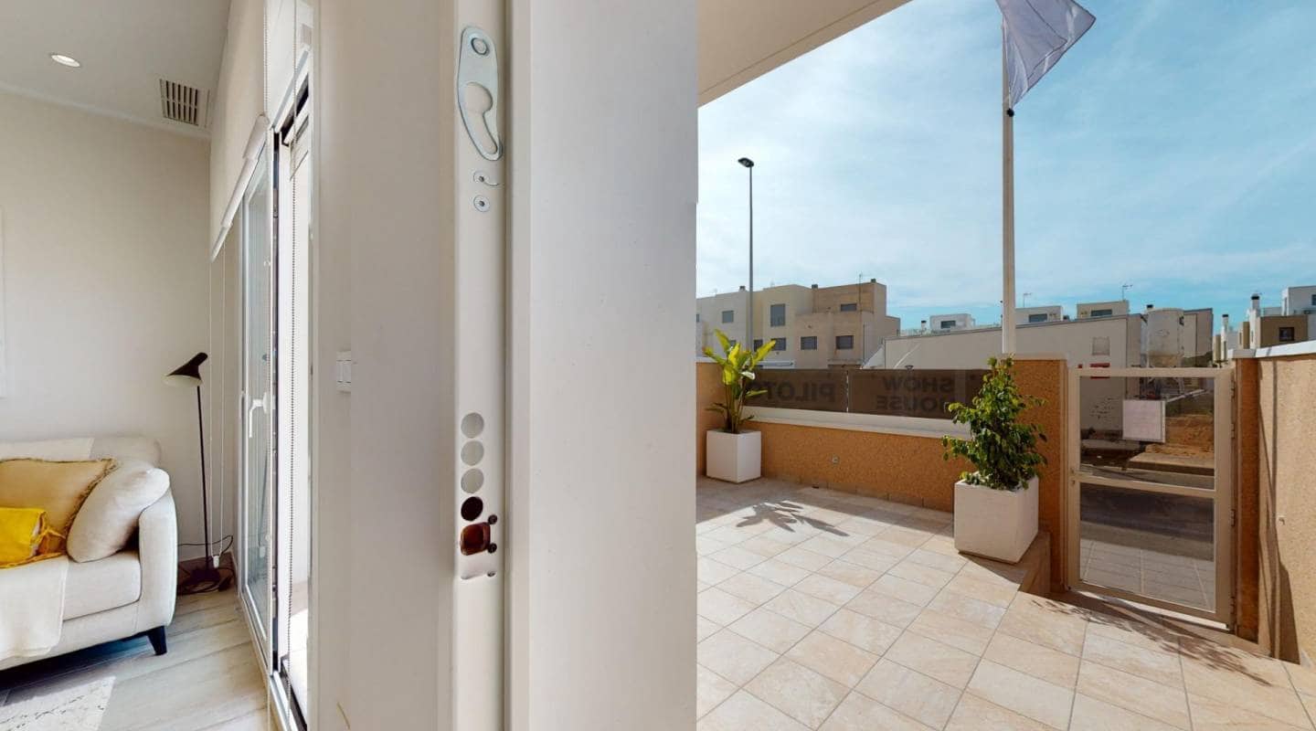 Chalet de 3 habitaciones en Pilar de la Horadada en venta con piscina - 349.900 € (Ref: 9528048)