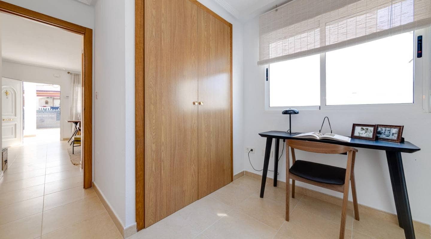 2 bedroom Villa for sale in San Fulgencio with pool - € 280,000 (Ref: 9611872)