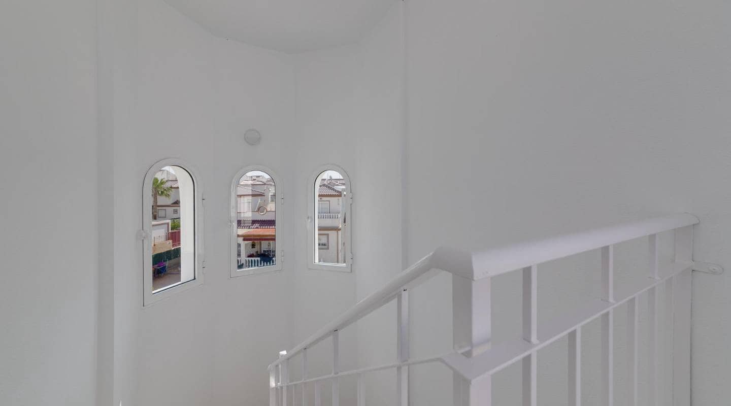 2 bedroom Villa for sale in San Fulgencio with pool - € 280,000 (Ref: 9611872)