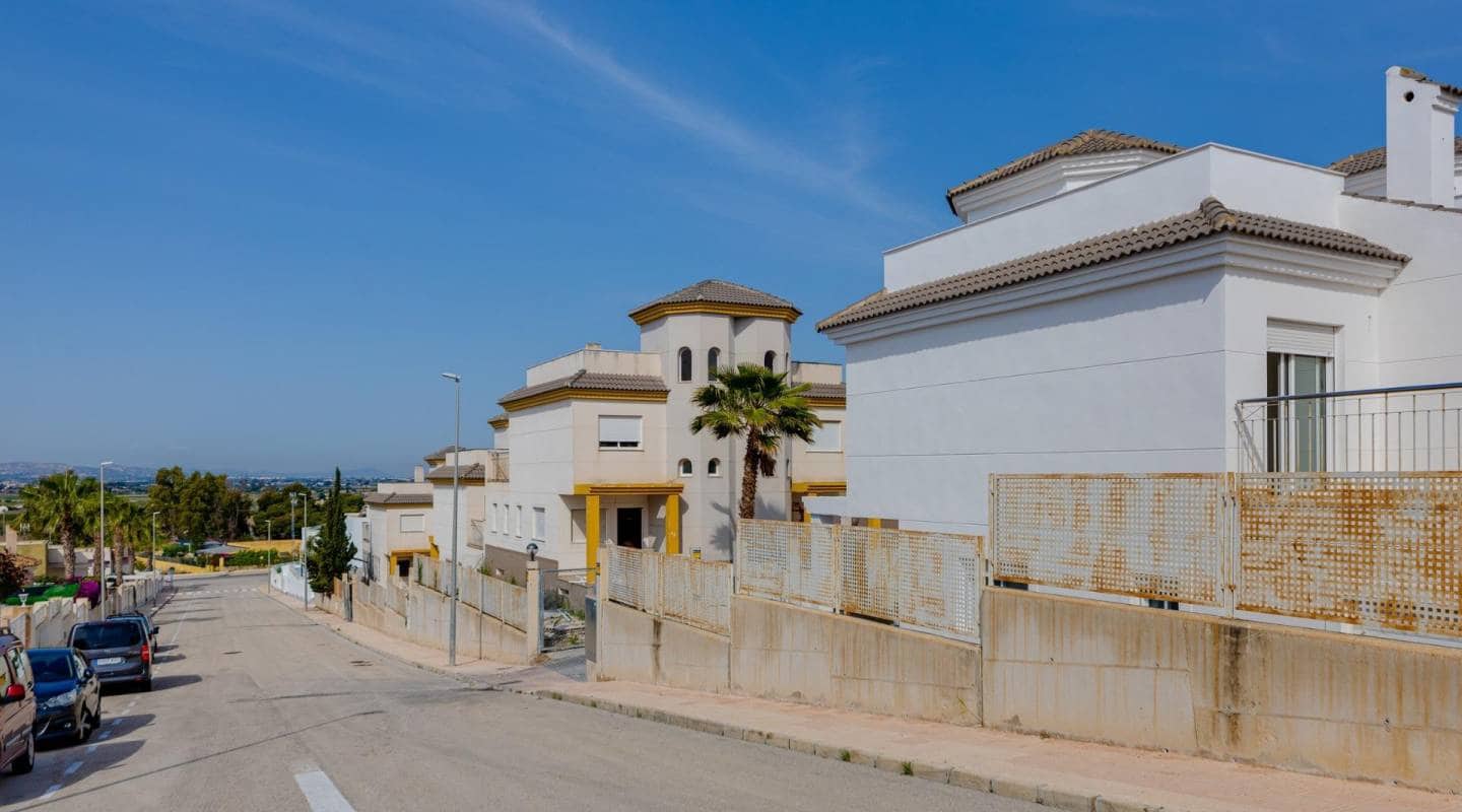 2 bedroom Villa for sale in San Fulgencio with pool - € 280,000 (Ref: 9611872)