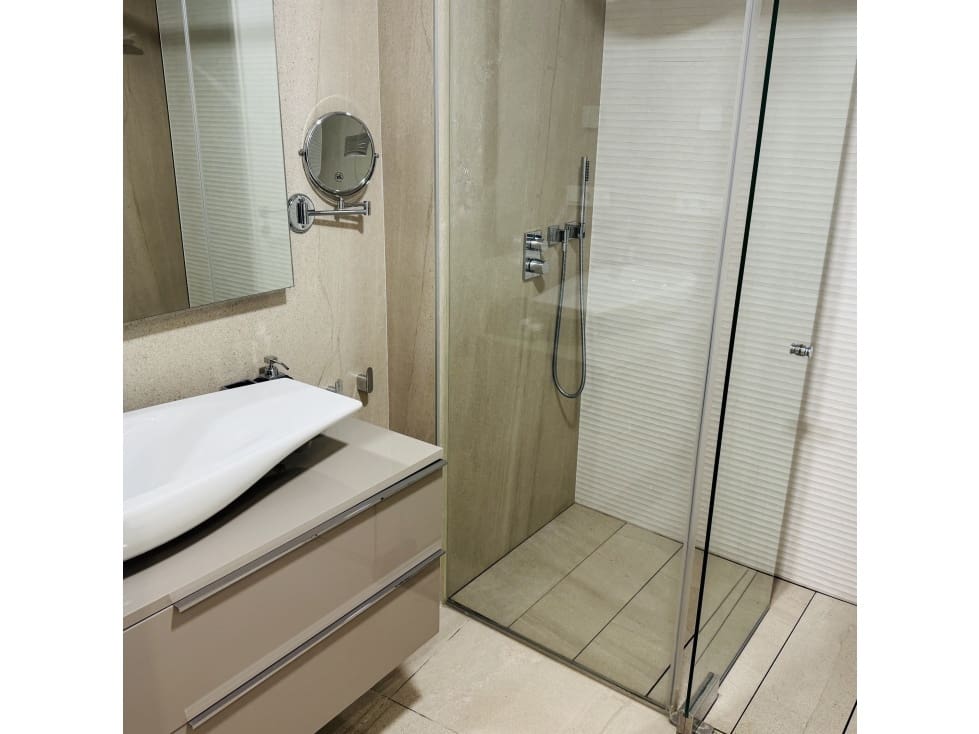 Apartamento de 2 habitaciones en Estepona en venta con piscina garaje - 898.000 € (Ref: 10078956)