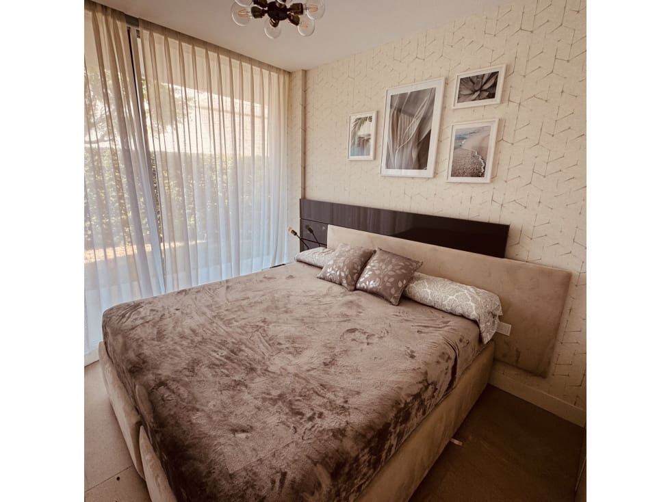 Apartamento de 2 habitaciones en Estepona en venta con piscina garaje - 898.000 € (Ref: 10078956)