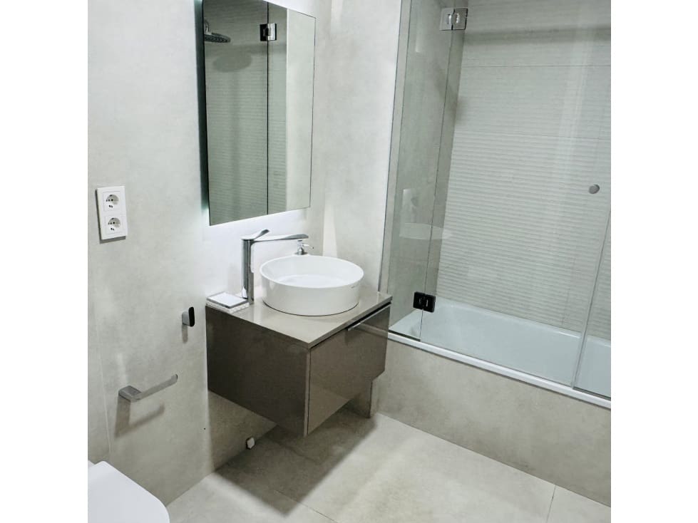 Apartamento de 2 habitaciones en Estepona en venta con piscina garaje - 898.000 € (Ref: 10078956)