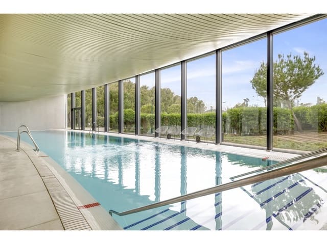 2 soverom Leilighet til salgs i Estepona med svømmebasseng garasje - € 898 000 (Ref: 10078956)