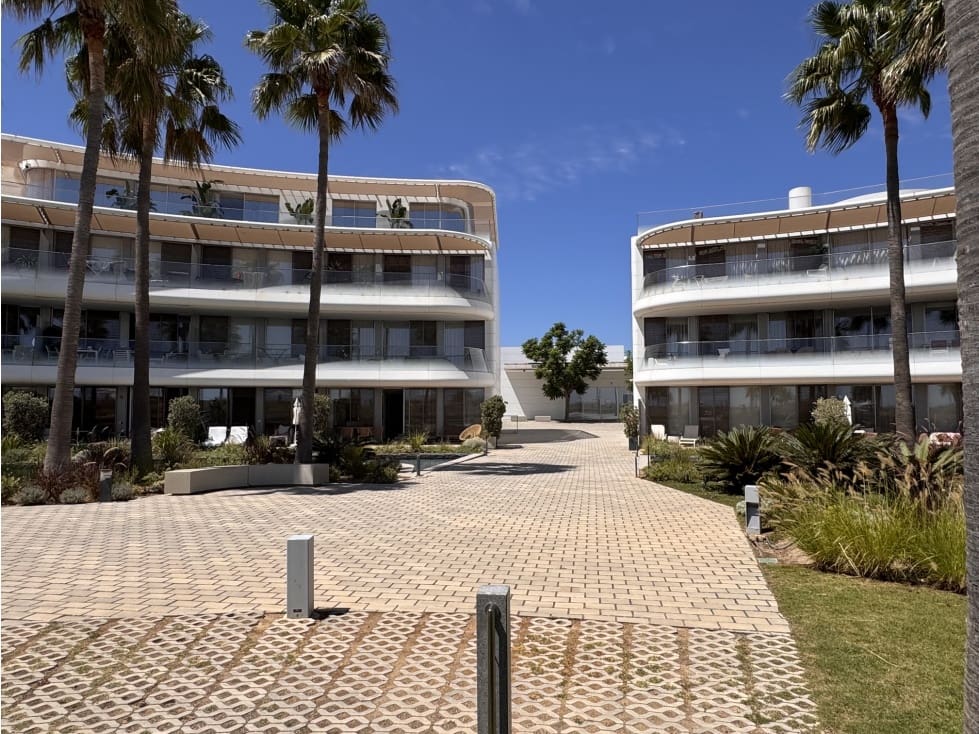 Apartamento de 2 habitaciones en Estepona en venta con piscina garaje - 898.000 € (Ref: 10078956)