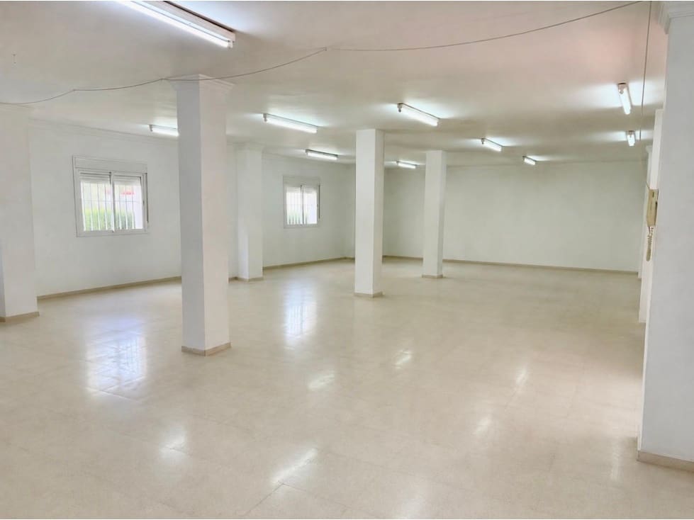 Erhverv til leje i Manilva - € 900 (Ref: 10078959)