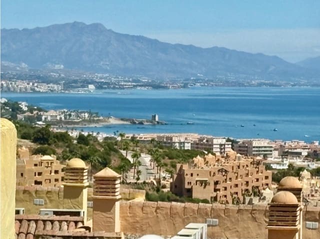 2 soveværelse Lejlighed til leje i La Duquesa / Puerto de la Duquesa, Manilva med swimmingpool garage - € 1.500 (Ref: 10078961)
