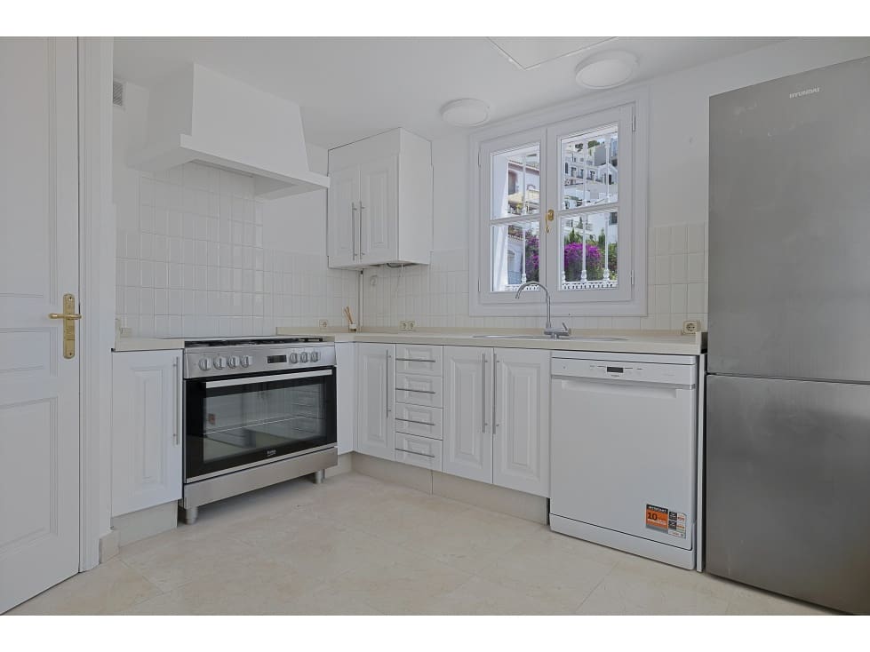 3 bedroom Terraced Villa for sale in Benahavis with pool - € 550,000 (Ref: 10078966)