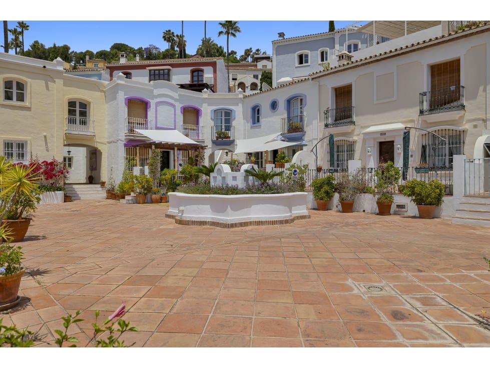 3 bedroom Terraced Villa for sale in Benahavis with pool - € 550,000 (Ref: 10078966)