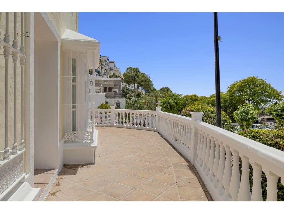3 bedroom Terraced Villa for sale in Benahavis with pool - € 550,000 (Ref: 10078966)