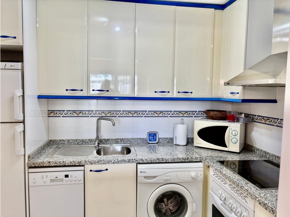 Appartement de 1 chambre à louer à Manilva avec piscine garage - 1 050 € (Ref: 10086745)