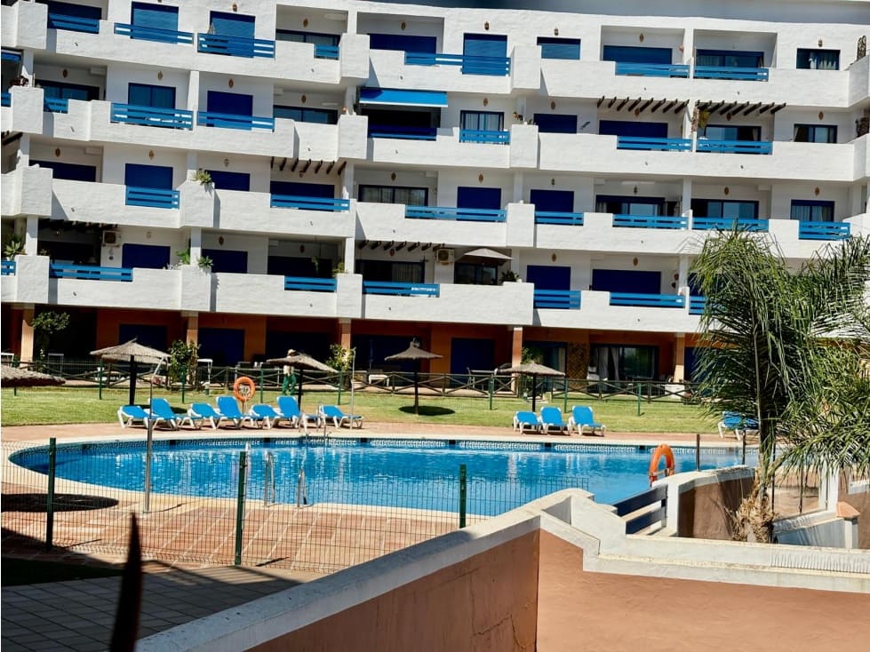 Appartement de 1 chambre à louer à Manilva avec piscine garage - 1 050 € (Ref: 10086745)
