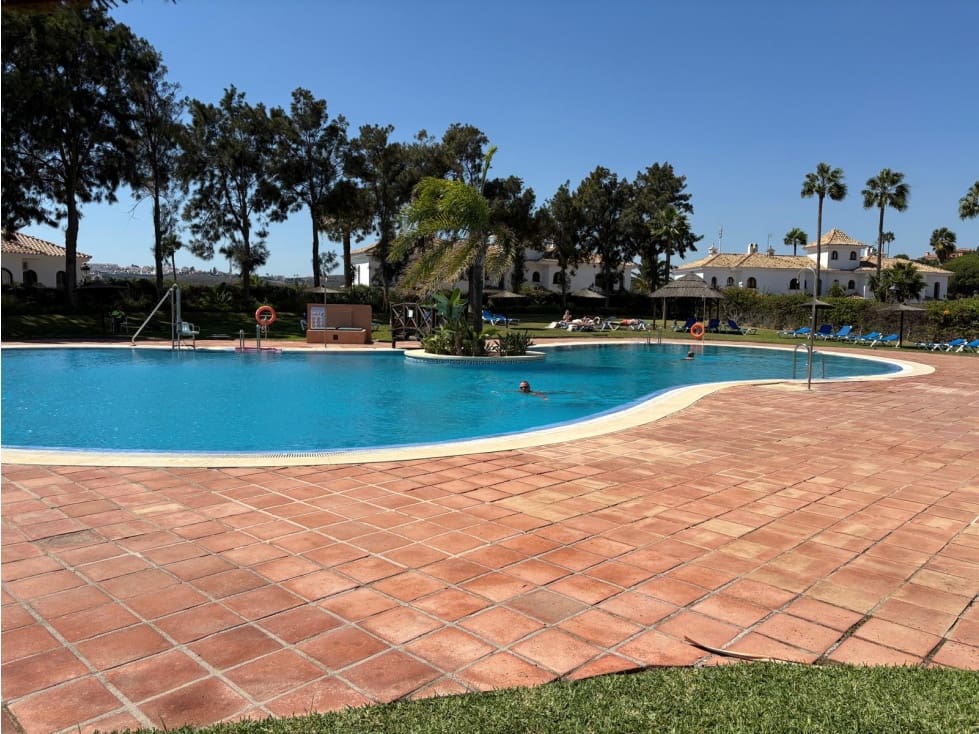 Appartement de 1 chambre à louer à Manilva avec piscine garage - 1 050 € (Ref: 10086745)