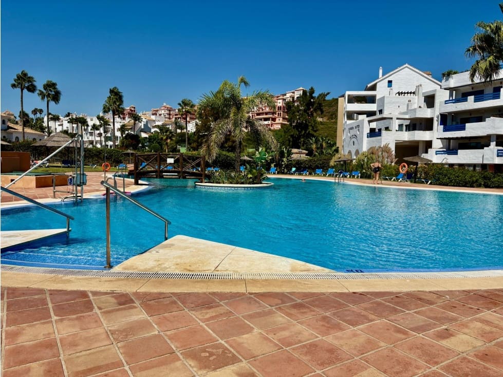Appartement de 1 chambre à louer à Manilva avec piscine garage - 1 050 € (Ref: 10086745)