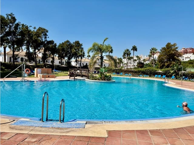 Appartement de 1 chambre à louer à La Duquesa / Puerto de la Duquesa, Manilva - 1 050 € (Ref: 10086745)