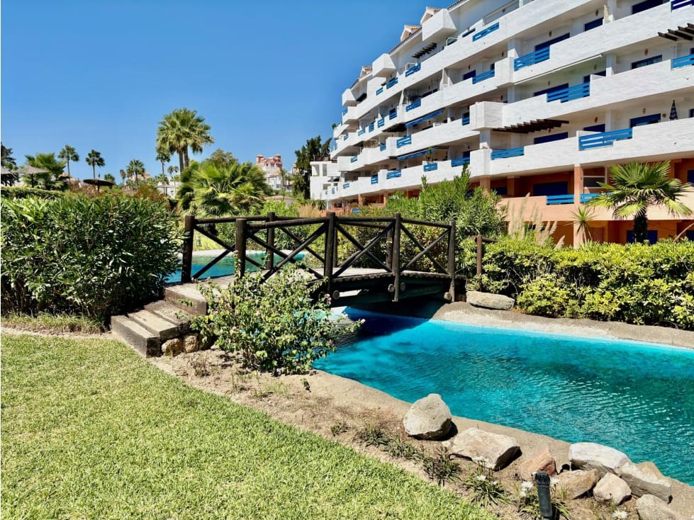 Appartement de 1 chambre à louer à Manilva avec piscine garage - 1 050 € (Ref: 10086745)