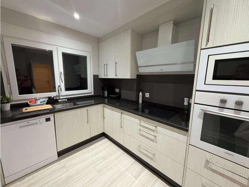 3 slaapkamer Appartement te huur in Manilva met garage - € 1.200 (Ref: 10156941)