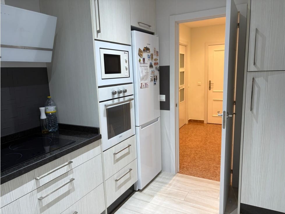 3 slaapkamer Appartement te huur in Manilva met garage - € 1.200 (Ref: 10156941)