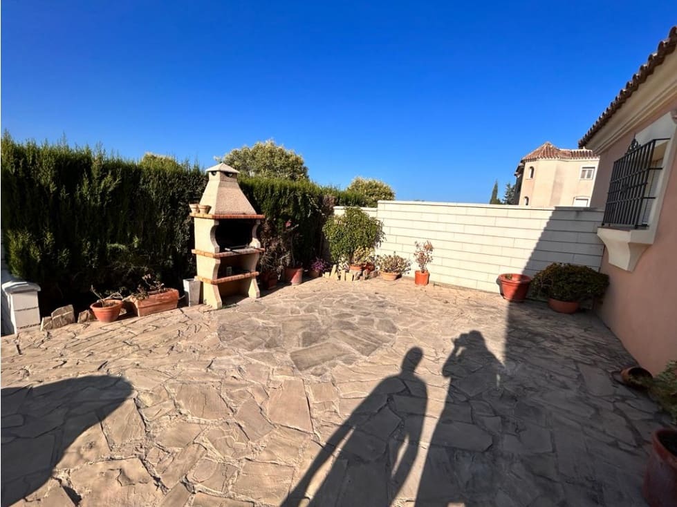 5 bedroom Villa for rent in Manilva - € 1,600 (Ref: 7658687)