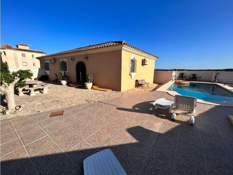 5 bedroom Villa for rent in Manilva - € 1,600 (Ref: 7658687)