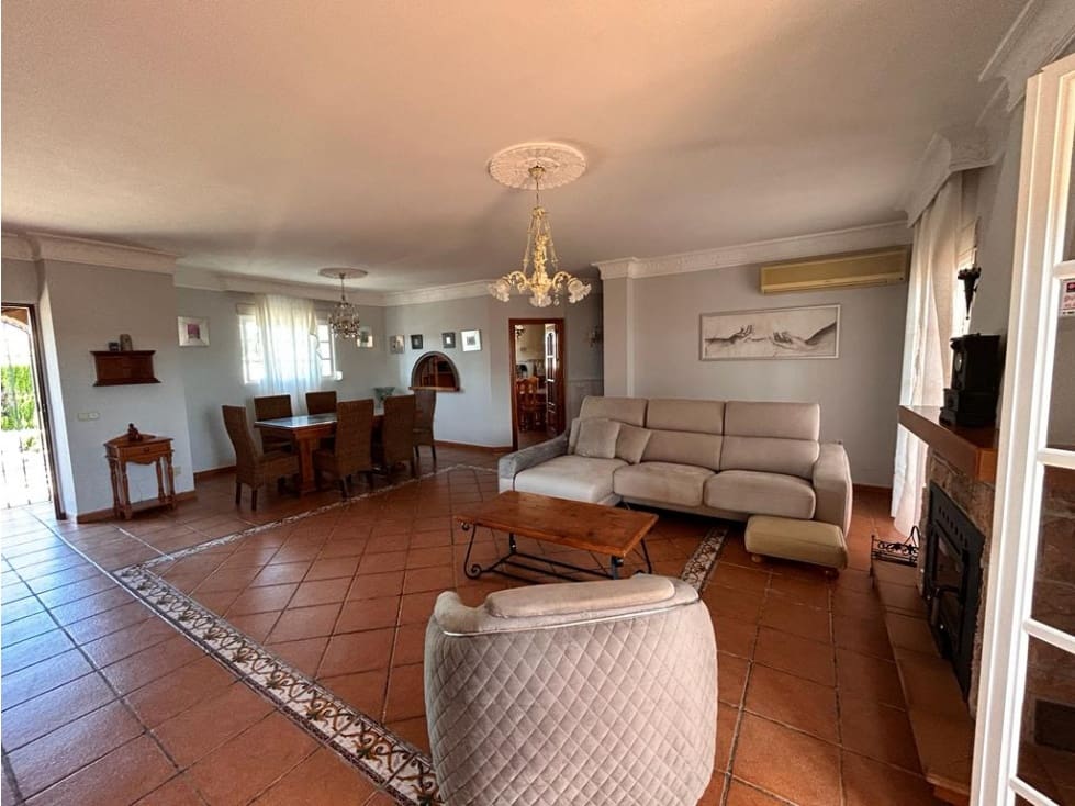 5 bedroom Villa for rent in Manilva - € 1,600 (Ref: 7658687)