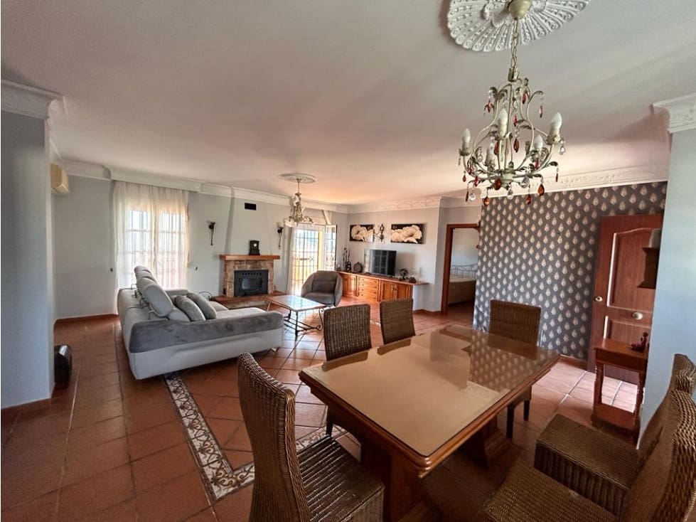 5 bedroom Villa for rent in Manilva - € 1,600 (Ref: 7658687)