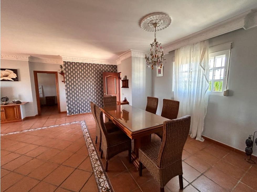 5 bedroom Villa for rent in Manilva - € 1,600 (Ref: 7658687)