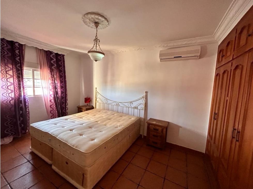 5 bedroom Villa for rent in Manilva - € 1,600 (Ref: 7658687)