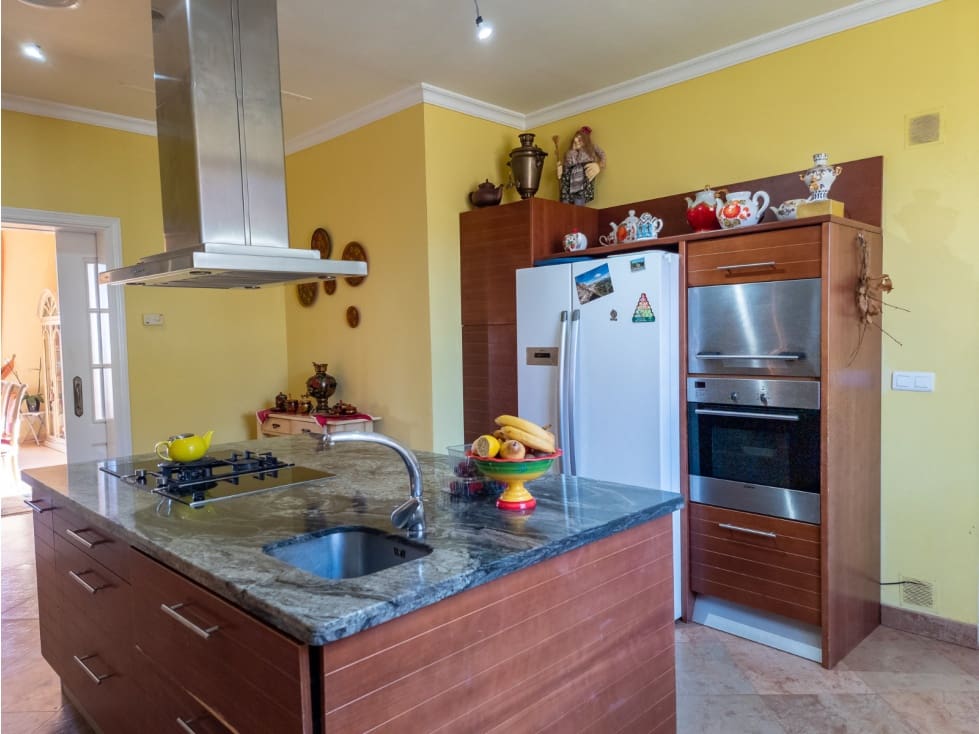 7 bedroom Villa for sale in Estepona with pool - € 2,500,000 (Ref: 7732126)