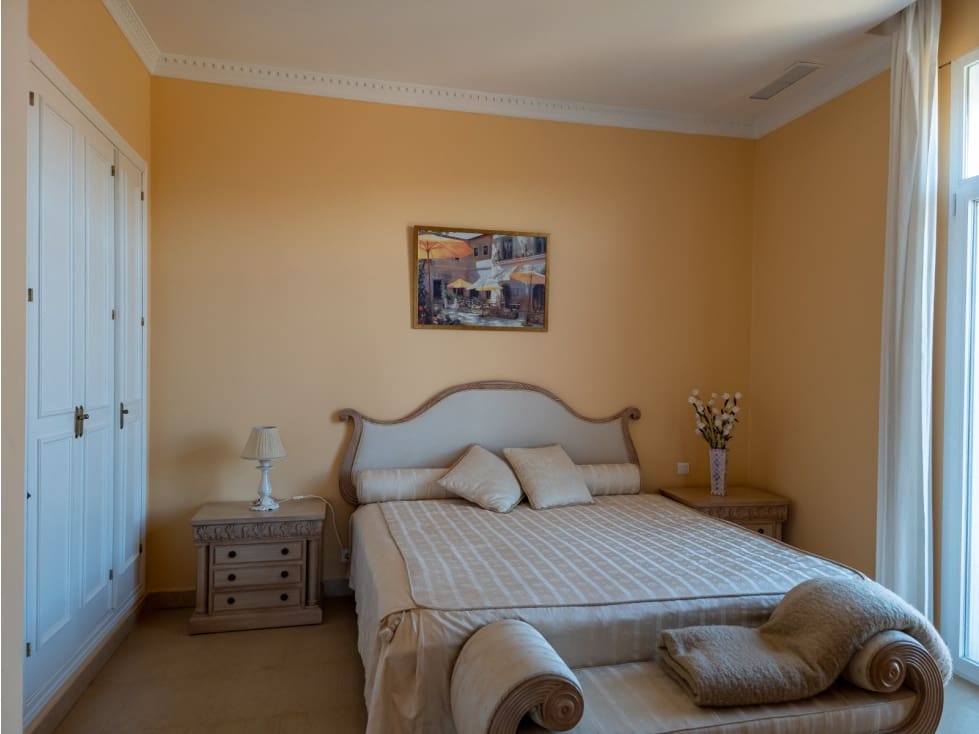 7 bedroom Villa for sale in Estepona with pool - € 2,500,000 (Ref: 7732126)