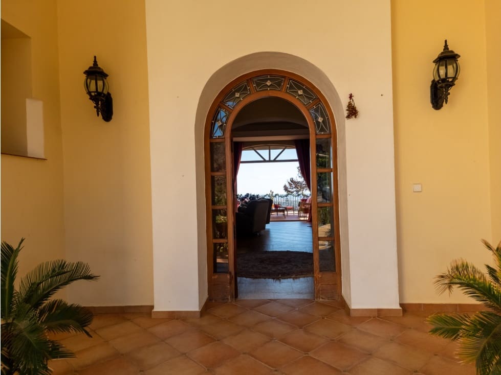 7 bedroom Villa for sale in Estepona with pool - € 2,500,000 (Ref: 7732126)