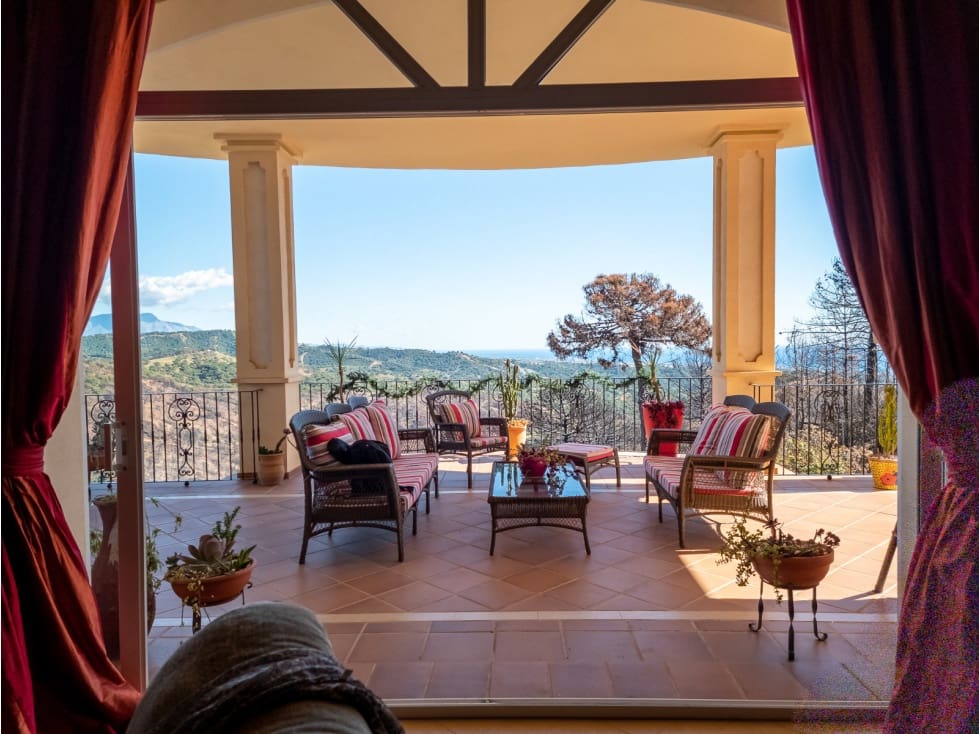 7 bedroom Villa for sale in Estepona with pool - € 2,500,000 (Ref: 7732126)