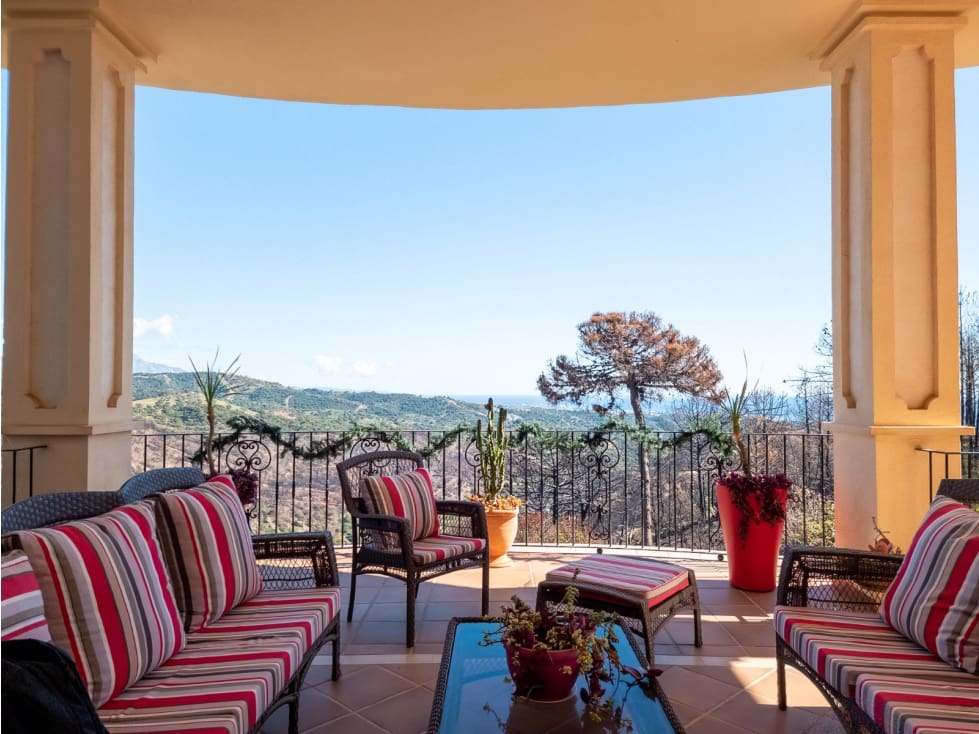 7 bedroom Villa for sale in Estepona with pool - € 2,500,000 (Ref: 7732126)