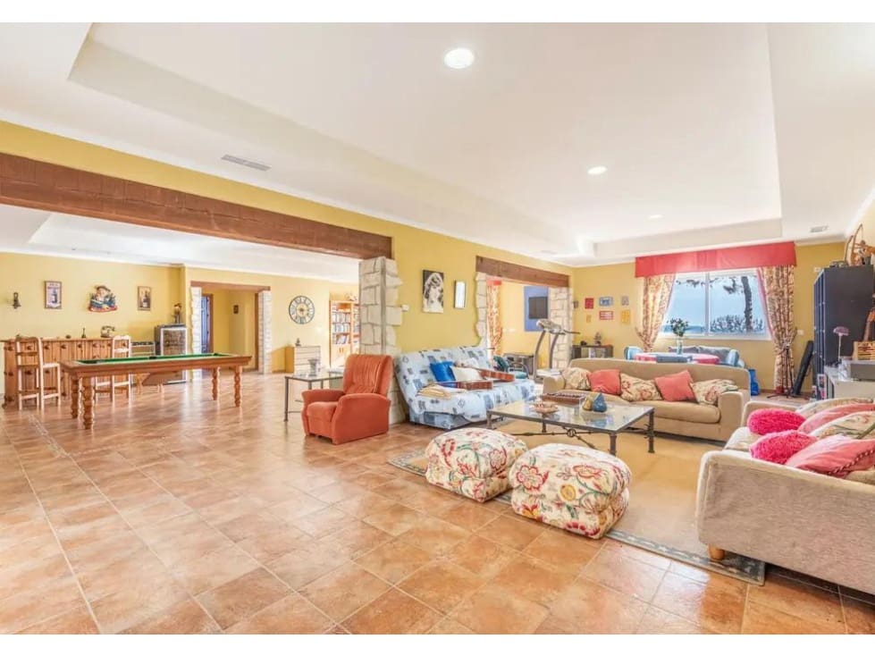 7 bedroom Villa for sale in Estepona with pool - € 2,500,000 (Ref: 7732126)