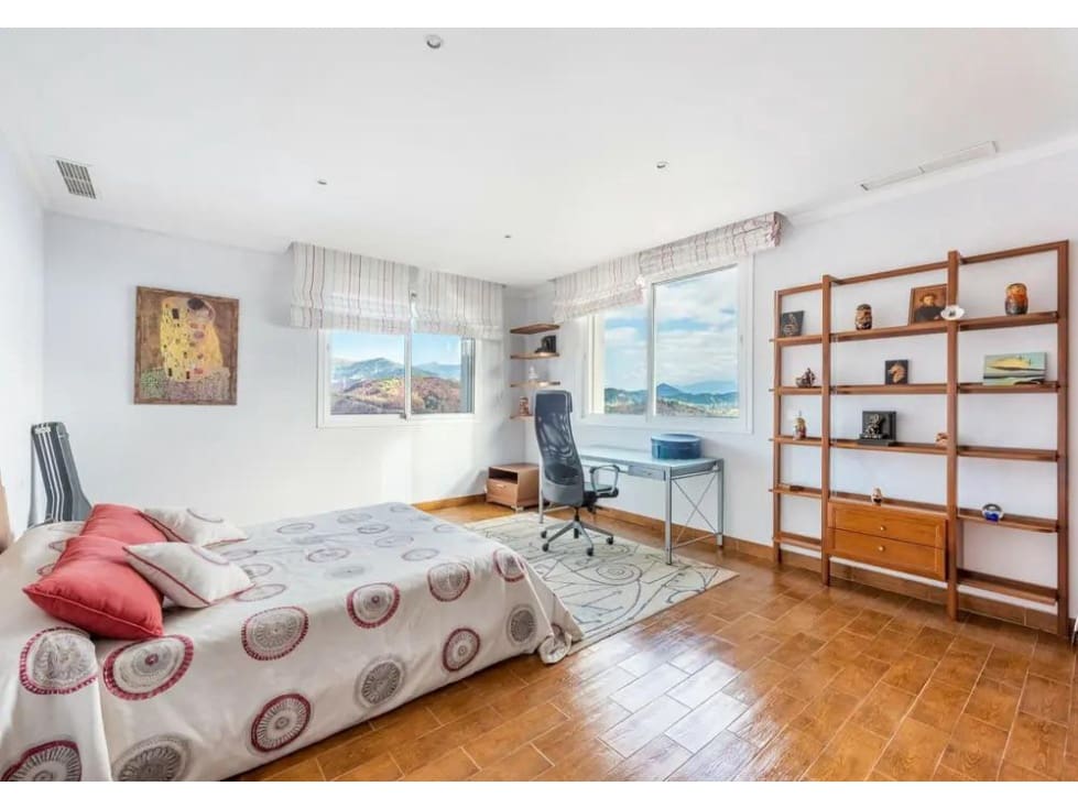 7 bedroom Villa for sale in Estepona with pool - € 2,500,000 (Ref: 7732126)