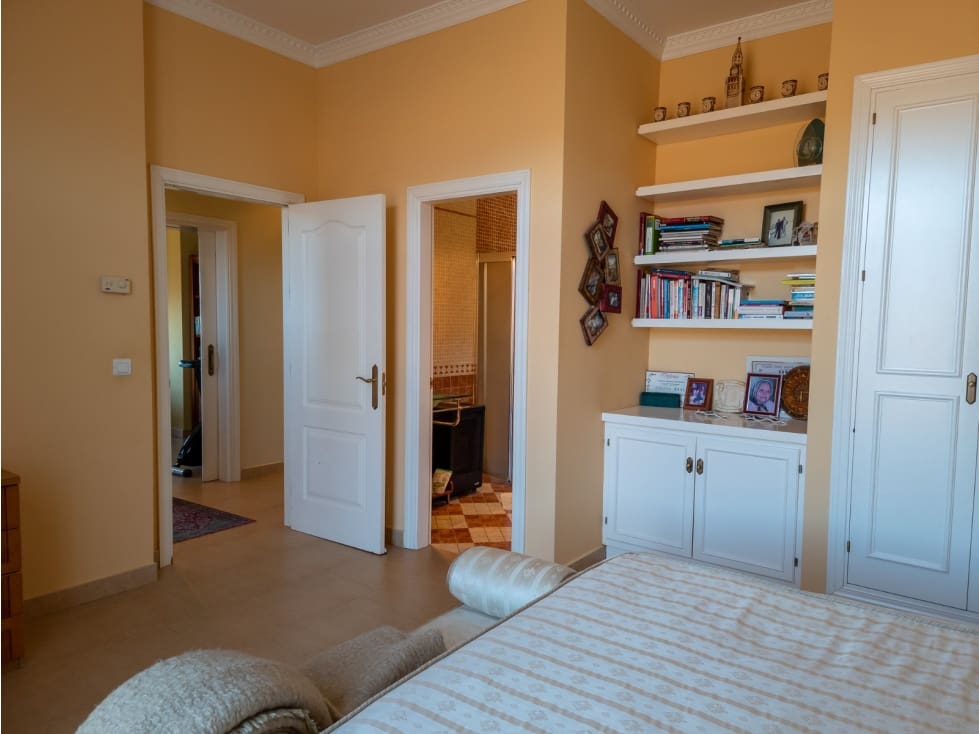 7 bedroom Villa for sale in Estepona with pool - € 2,500,000 (Ref: 7732126)