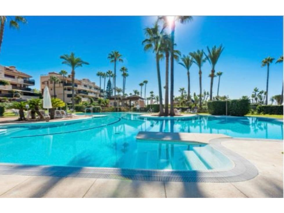 3 quarto Apartamento para venda em Estepona com piscina - 1 995 000 € (Ref: 8182739)